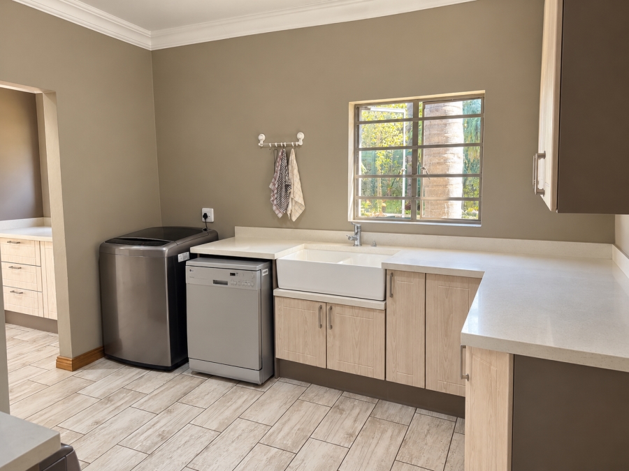 4 Bedroom Property for Sale in Waverley Gauteng