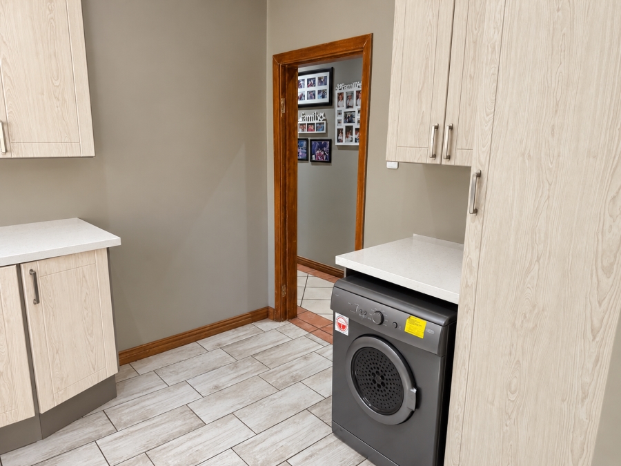 4 Bedroom Property for Sale in Waverley Gauteng