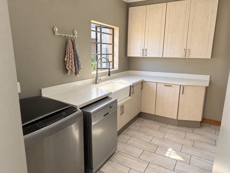 4 Bedroom Property for Sale in Waverley Gauteng