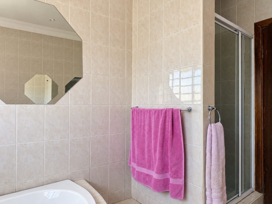 4 Bedroom Property for Sale in Waverley Gauteng