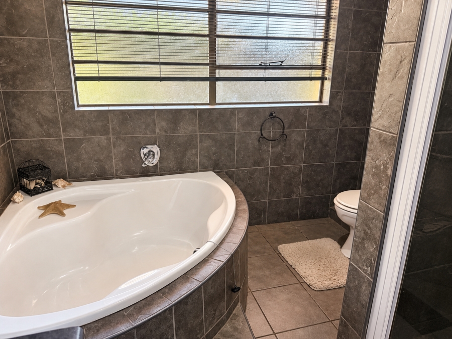 4 Bedroom Property for Sale in Waverley Gauteng