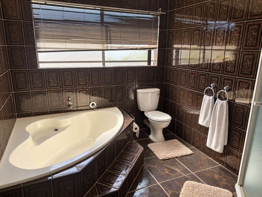 4 Bedroom Property for Sale in Waverley Gauteng