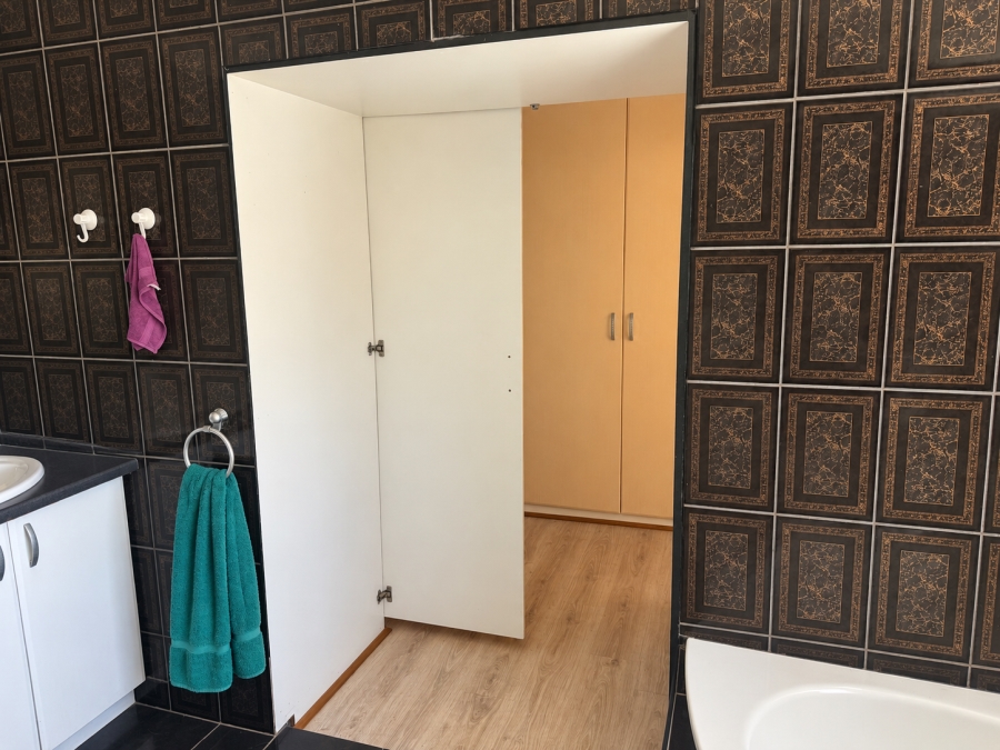 4 Bedroom Property for Sale in Waverley Gauteng