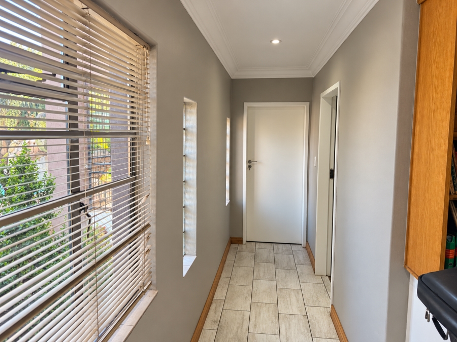 4 Bedroom Property for Sale in Waverley Gauteng