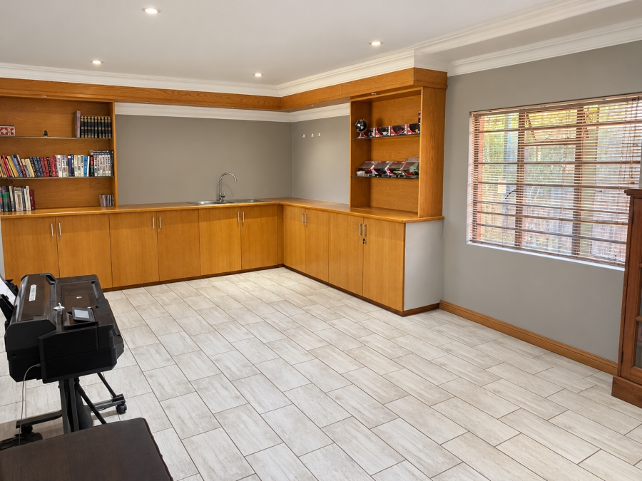 4 Bedroom Property for Sale in Waverley Gauteng