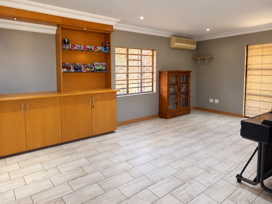 4 Bedroom Property for Sale in Waverley Gauteng