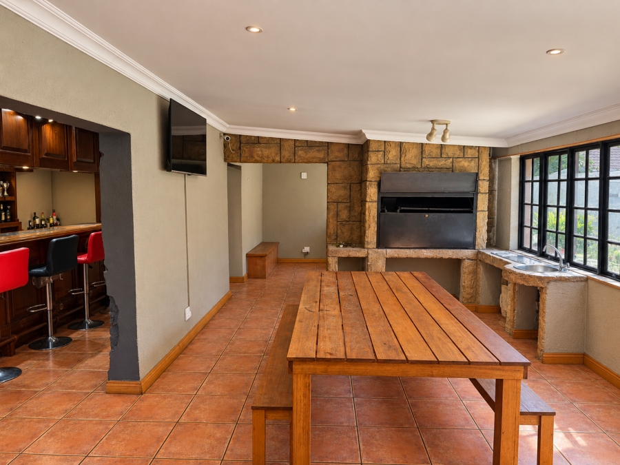 4 Bedroom Property for Sale in Waverley Gauteng