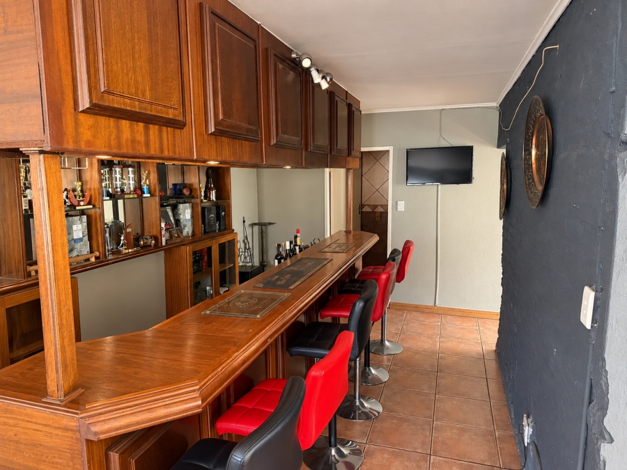 4 Bedroom Property for Sale in Waverley Gauteng