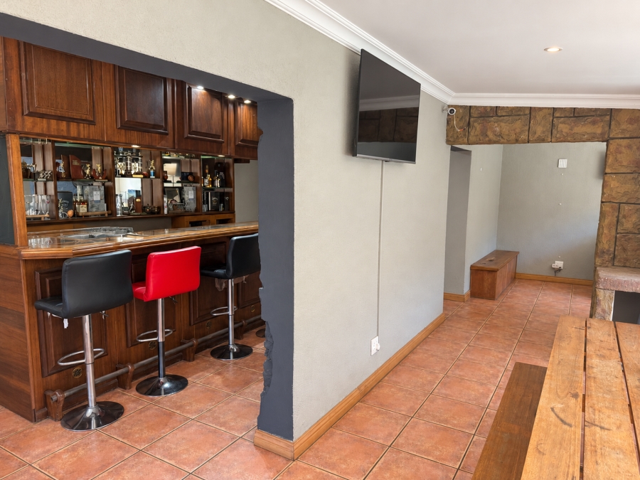 4 Bedroom Property for Sale in Waverley Gauteng