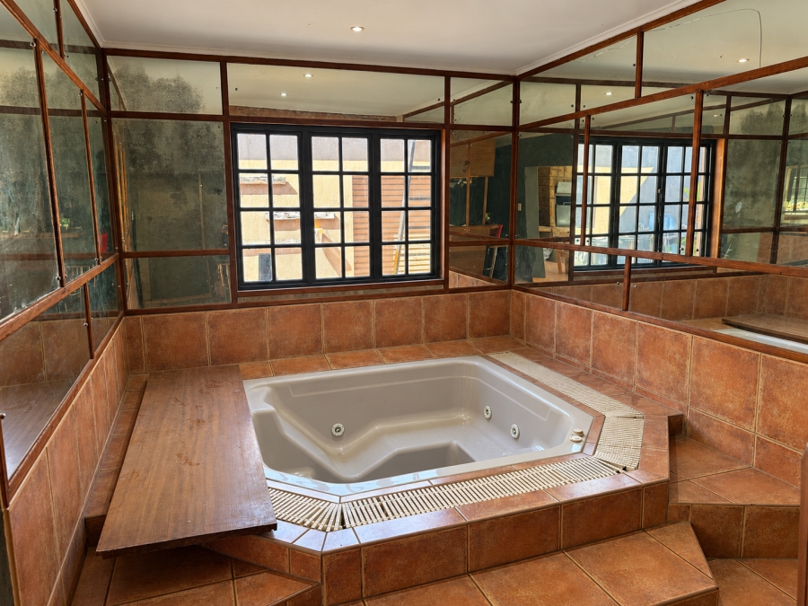 4 Bedroom Property for Sale in Waverley Gauteng