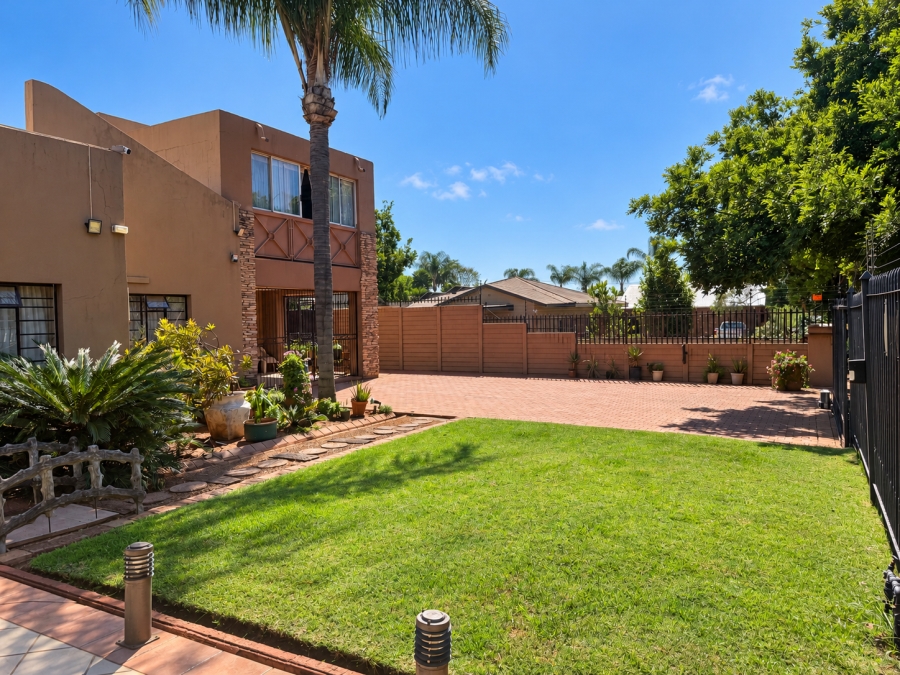 4 Bedroom Property for Sale in Waverley Gauteng