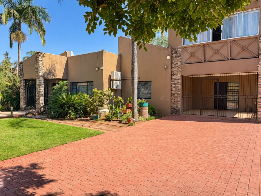 4 Bedroom Property for Sale in Waverley Gauteng