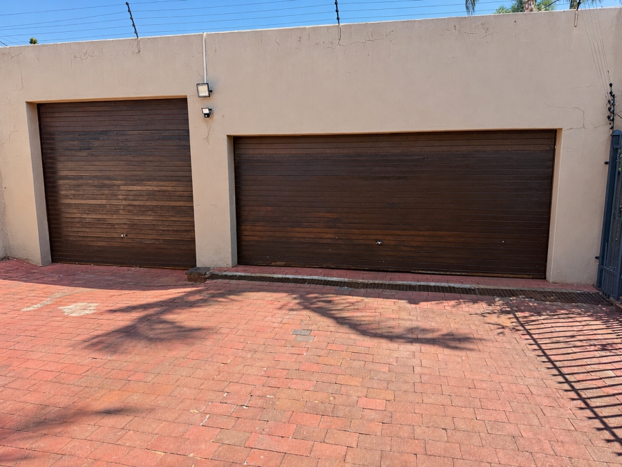4 Bedroom Property for Sale in Waverley Gauteng