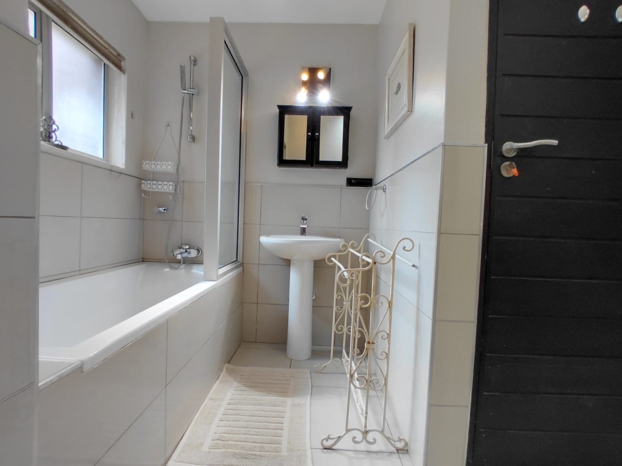 To Let 1 Bedroom Property for Rent in Groenkloof Gauteng