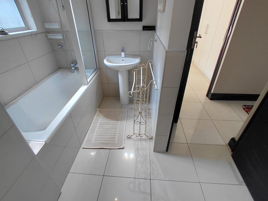 To Let 1 Bedroom Property for Rent in Groenkloof Gauteng