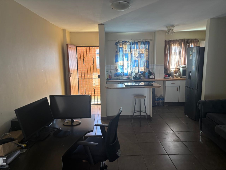 To Let 2 Bedroom Property for Rent in Die Hoewes Gauteng