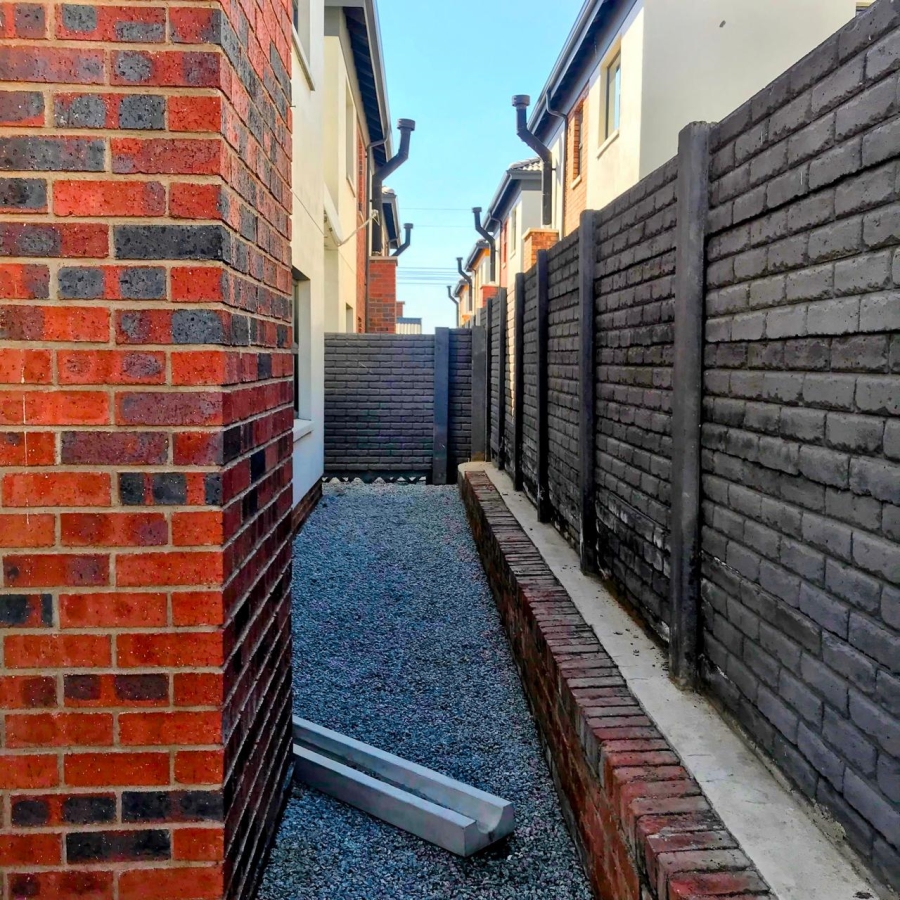 To Let 4 Bedroom Property for Rent in Albertsdal Gauteng