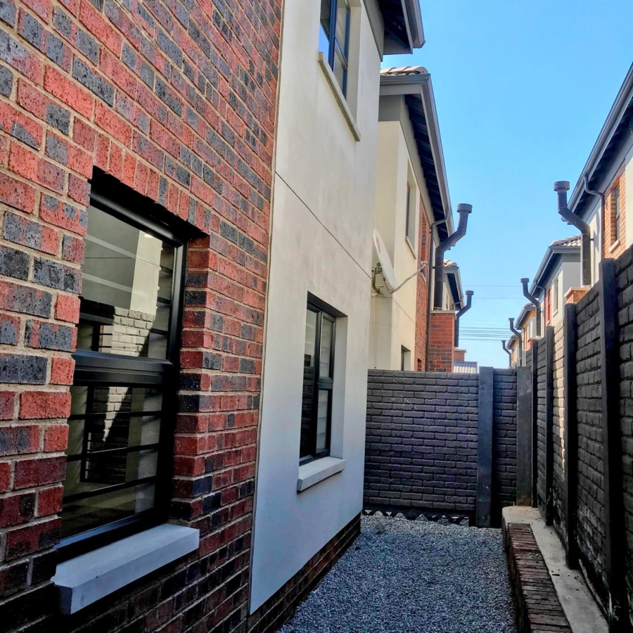 To Let 4 Bedroom Property for Rent in Albertsdal Gauteng