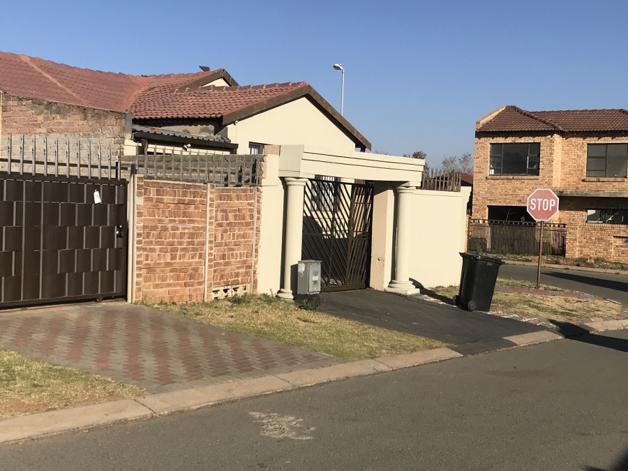 To Let 3 Bedroom Property for Rent in Alveda Park Gauteng