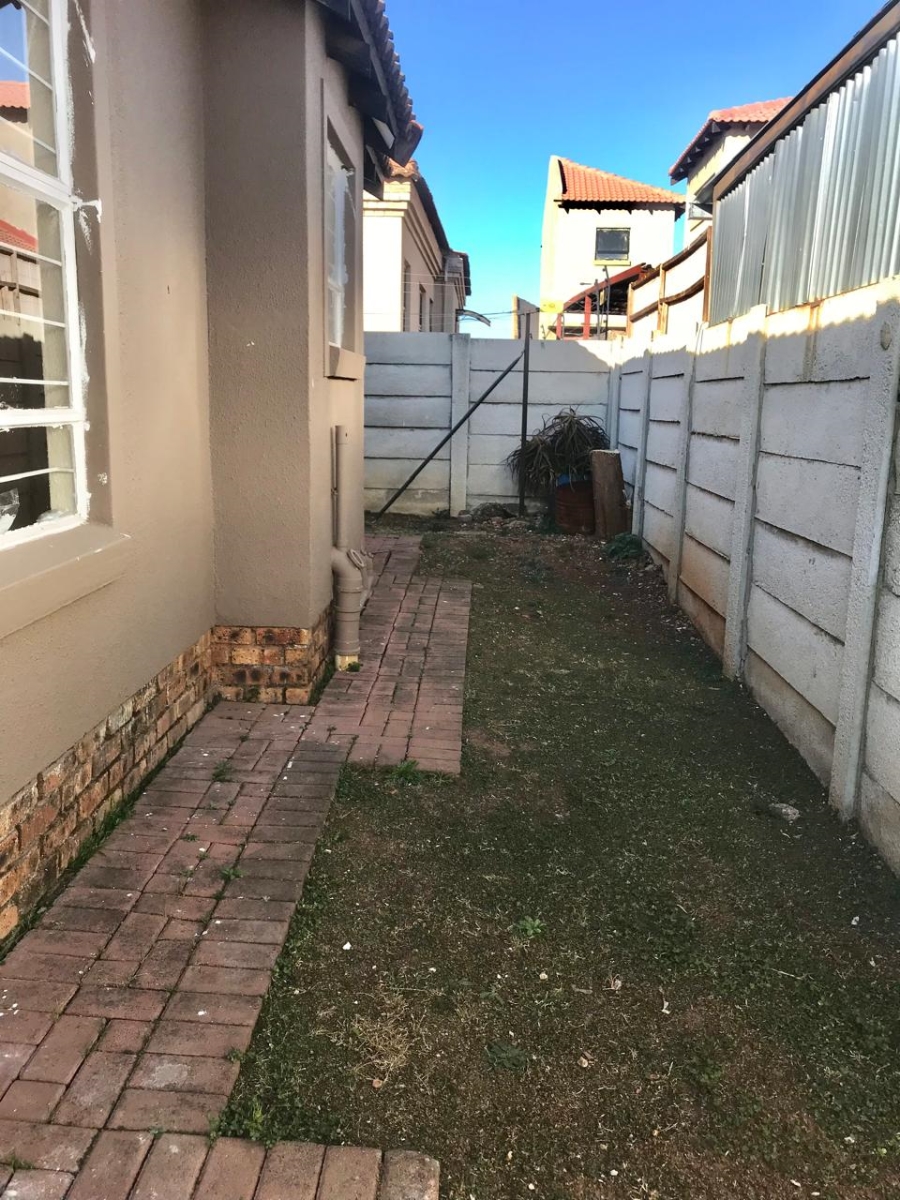 To Let 3 Bedroom Property for Rent in Alveda Park Gauteng