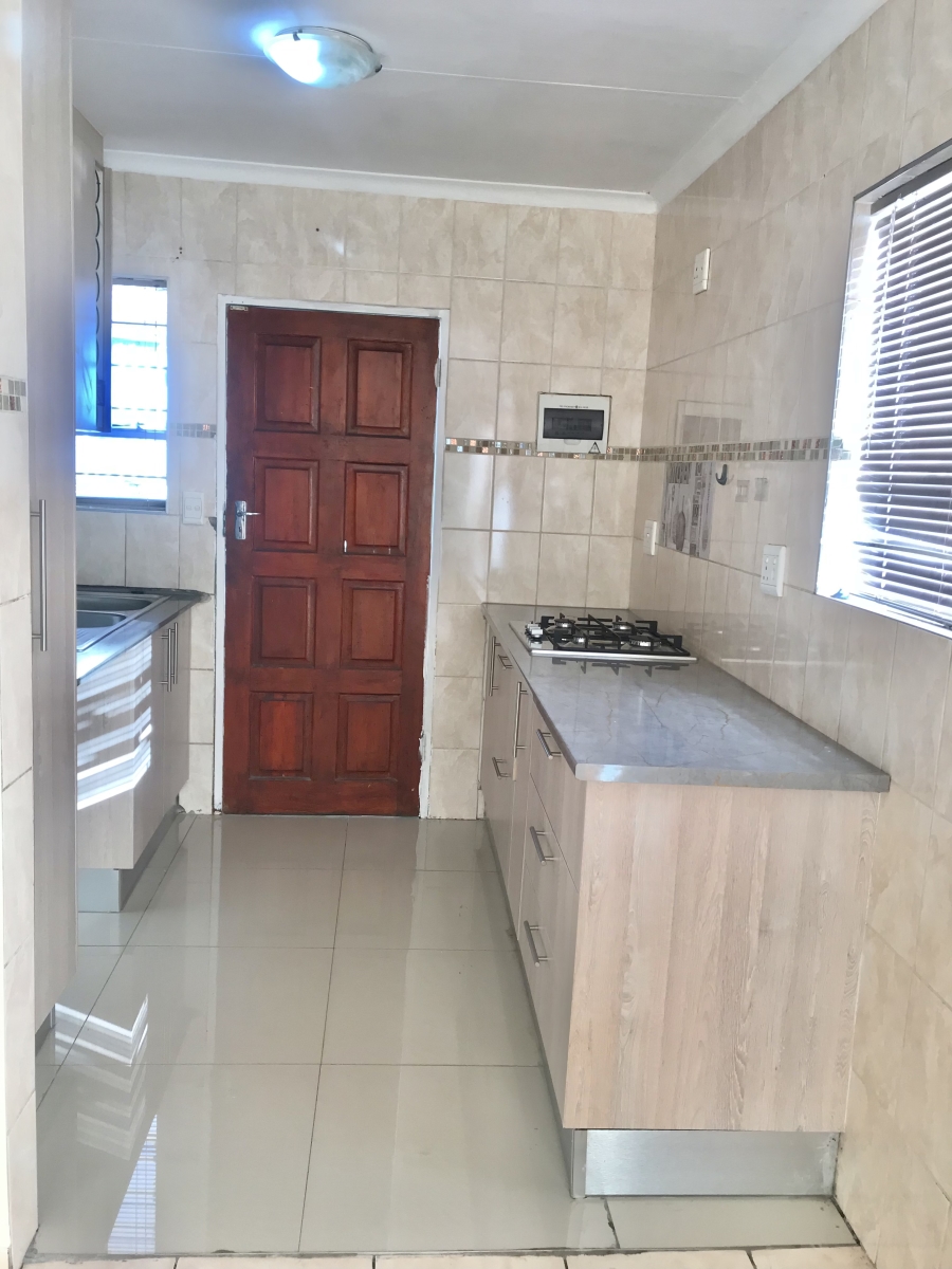 To Let 3 Bedroom Property for Rent in Alveda Park Gauteng