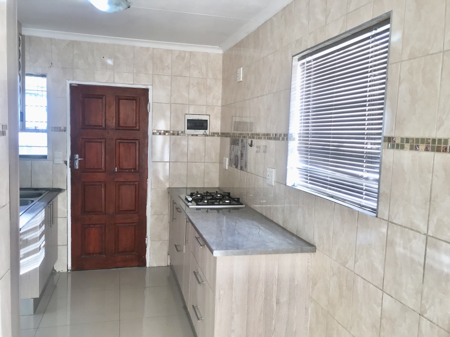 To Let 3 Bedroom Property for Rent in Alveda Park Gauteng
