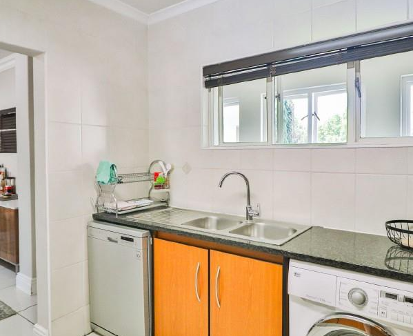 To Let 2 Bedroom Property for Rent in Sandown Gauteng