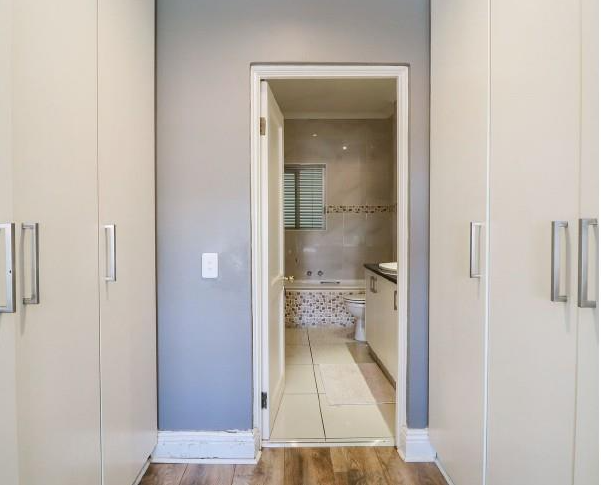 To Let 2 Bedroom Property for Rent in Sandown Gauteng