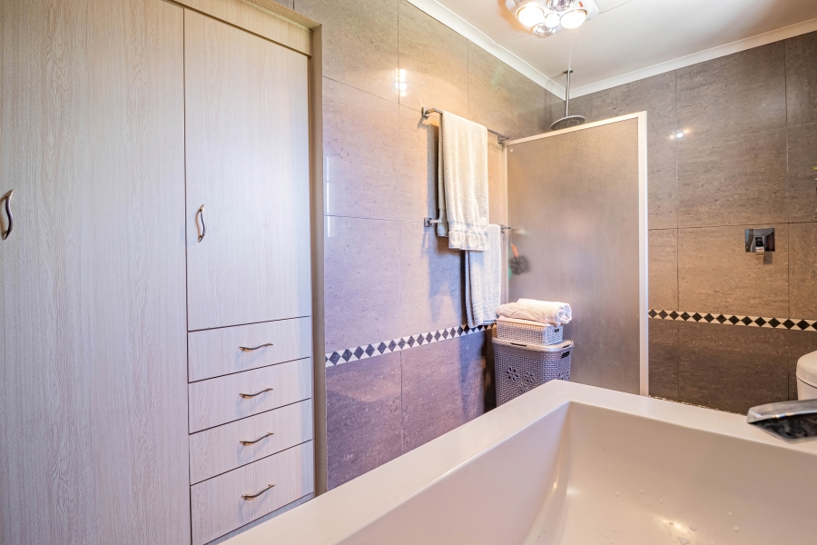 3 Bedroom Property for Sale in Edenvale Central Gauteng