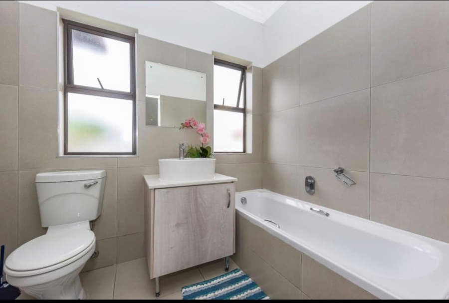 4 Bedroom Property for Sale in Broadacres Gauteng