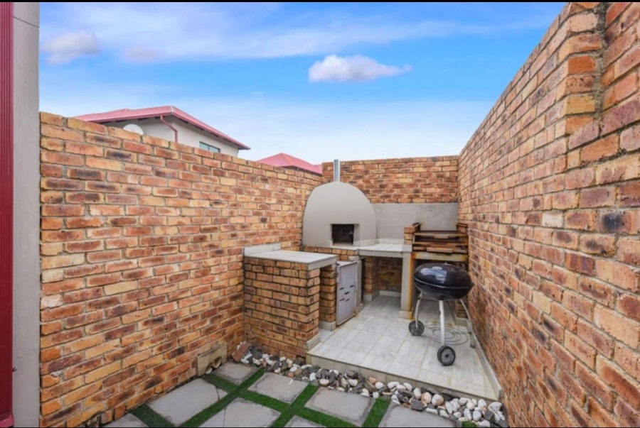 4 Bedroom Property for Sale in Broadacres Gauteng