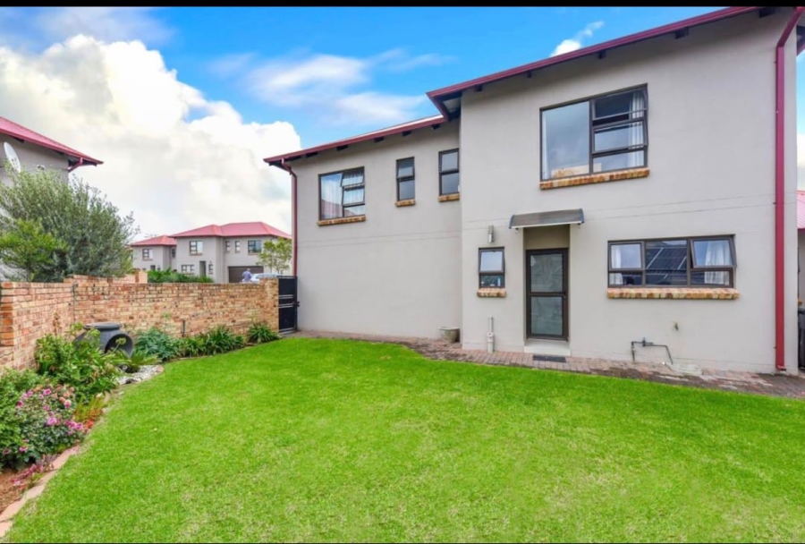 4 Bedroom Property for Sale in Broadacres Gauteng