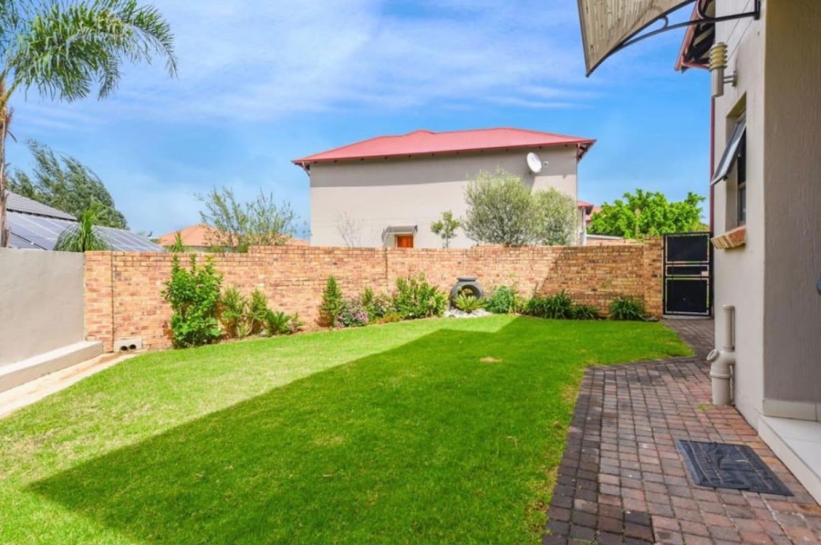 4 Bedroom Property for Sale in Broadacres Gauteng