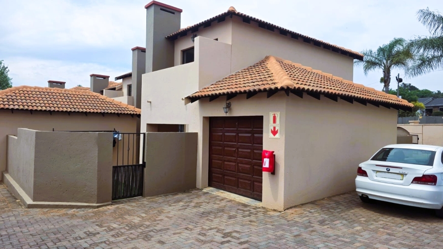 2 Bedroom Property for Sale in Noordheuwel Gauteng
