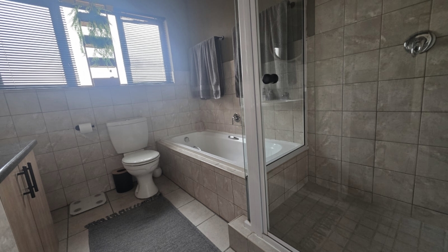 2 Bedroom Property for Sale in Noordheuwel Gauteng