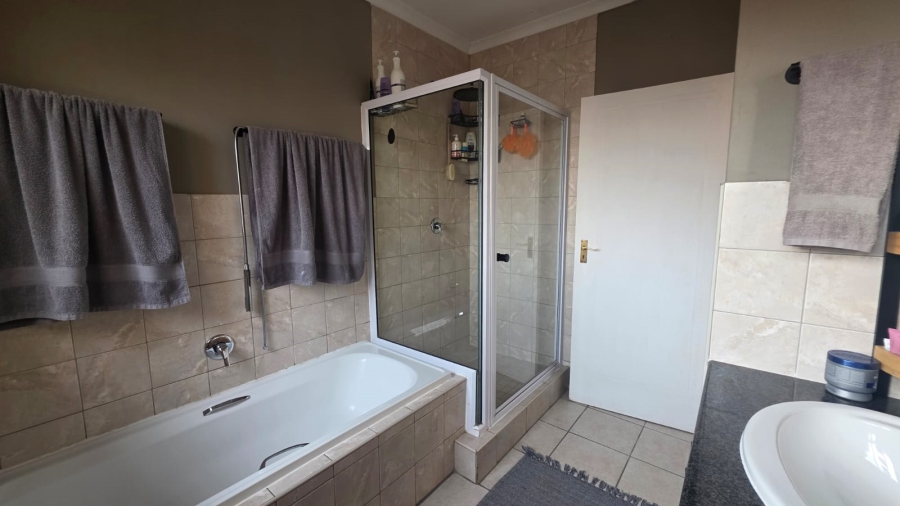 2 Bedroom Property for Sale in Noordheuwel Gauteng