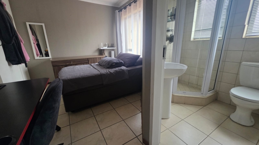 2 Bedroom Property for Sale in Noordheuwel Gauteng