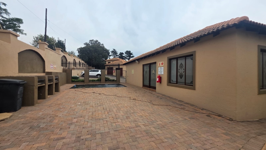 2 Bedroom Property for Sale in Noordheuwel Gauteng