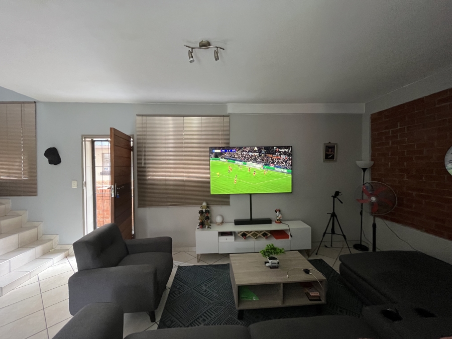 2 Bedroom Property for Sale in North Riding Gauteng