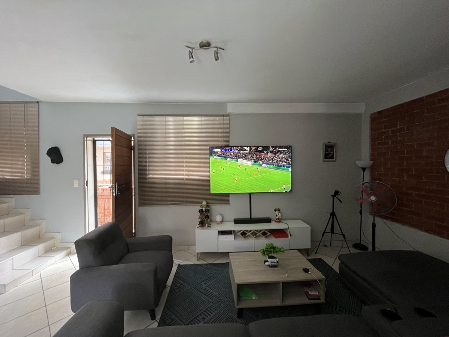 2 Bedroom Property for Sale in North Riding Gauteng