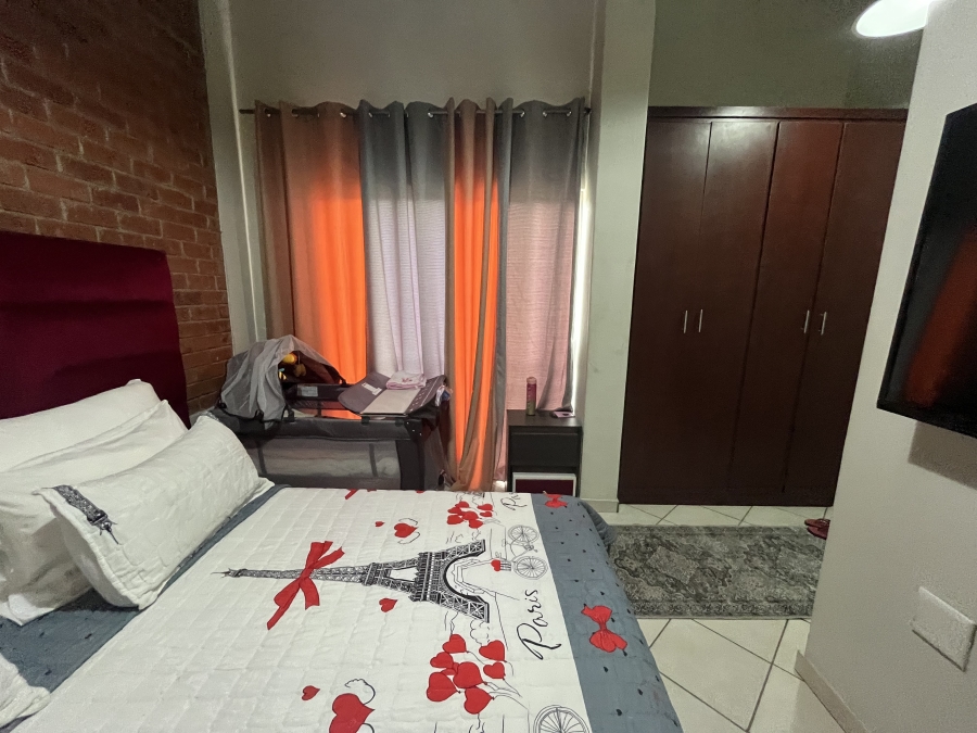 2 Bedroom Property for Sale in North Riding Gauteng