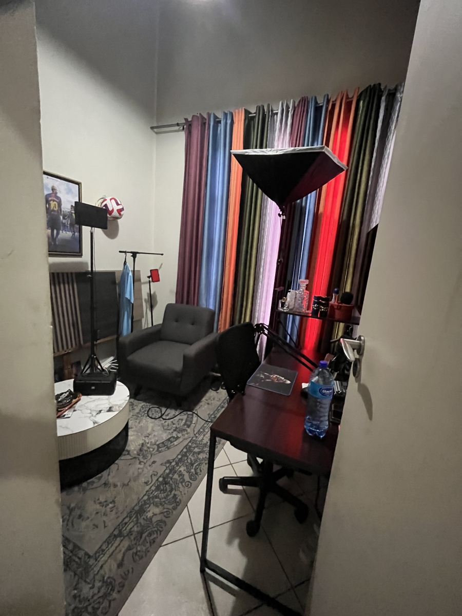 2 Bedroom Property for Sale in North Riding Gauteng