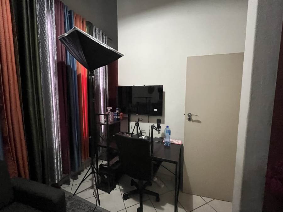 2 Bedroom Property for Sale in North Riding Gauteng