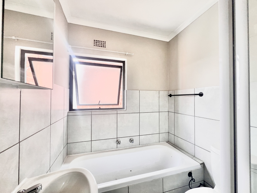 2 Bedroom Property for Sale in Grand Central Gauteng