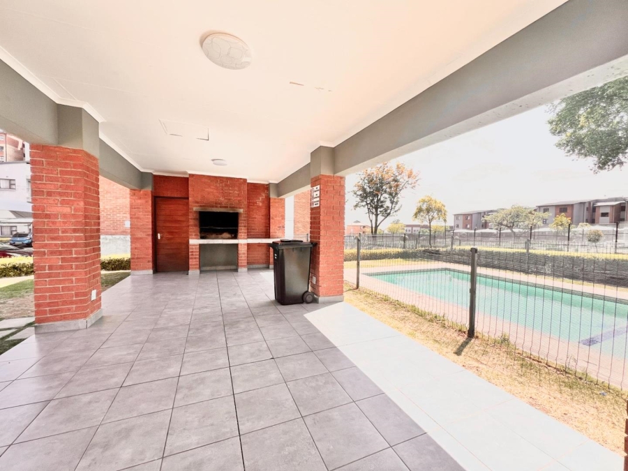2 Bedroom Property for Sale in Grand Central Gauteng