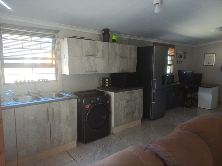 To Let 3 Bedroom Property for Rent in Walker Fruit Farms Gauteng