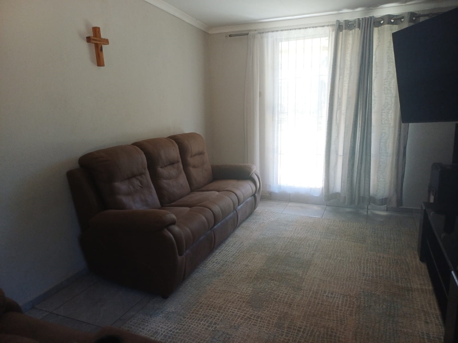 To Let 3 Bedroom Property for Rent in Walker Fruit Farms Gauteng
