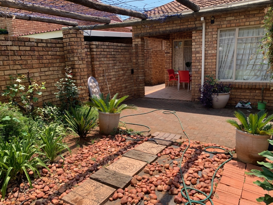 3 Bedroom Property for Sale in Die Wilgers Gauteng