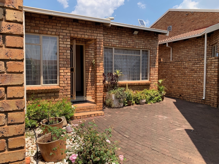 3 Bedroom Property for Sale in Die Wilgers Gauteng
