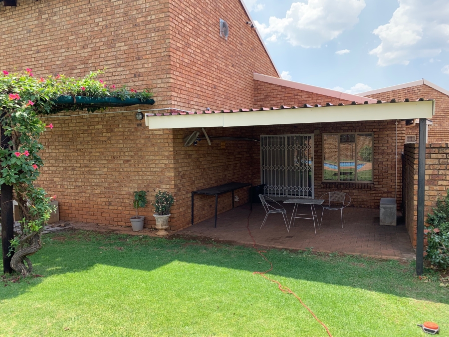 3 Bedroom Property for Sale in Die Wilgers Gauteng